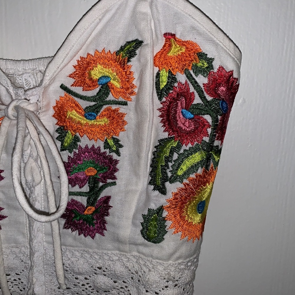 Sadie & Sage Floral Embroidered Crop Top, adjustable spaghetti strap - Picture 4 of 10